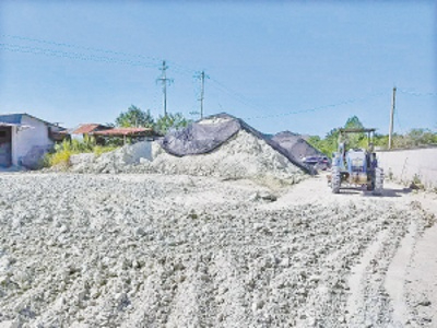 膨潤(rùn)土原料曬料場(chǎng)